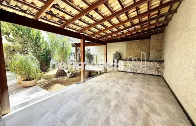 Casa com 4 quartos à venda na Rua Aracati, Parque Xangri-Lá, Contagem