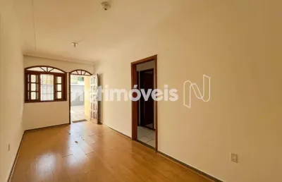 Casa com 2 quartos para alugar na Santa Amélia, Belo Horizonte 