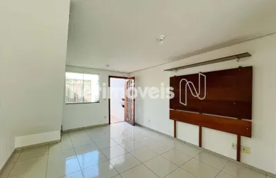Casa com 2 quartos para alugar na Rua Atalaia, Serrano, Belo Horizonte