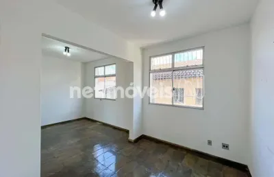 Apartamento com 3 quartos para alugar na Rua Divinópolis, Santa Tereza, Belo Horizonte