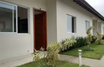 Litoral norte, casa 2 dormitórios - condomínio com piscina