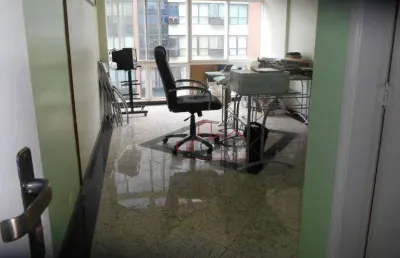 Sala de frente, sol da manhã à venda, 23 m² por r$ 100.000 - centro - niterói/rj - estuda permuta por apto de quarto e sala em icaraí.