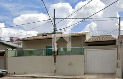 Linda casa à venda com 4 dormitórios sendo 2 suítes, aceita financiamento, bairro santo antônio, ju