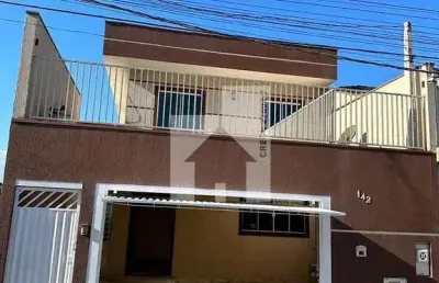 Excelente sobrado à venda, 3 dormitórios (1 suíte, com ar condicionado e varanda) - jardim marambai