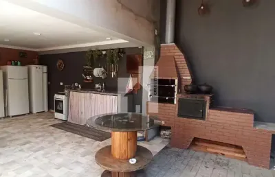 Excelente casa térrea com 3 suítes à venda, com 3 suítes , salão de festa com churrasqueira, fogão