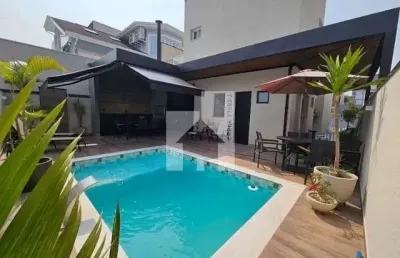 Excelente sobrado à venda com 3 suítes, piscina, área gourmet - aceita financiamento -  condomínio