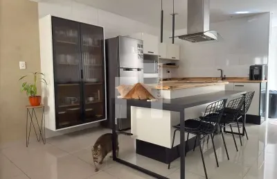 Elegante casa à venda com 3 dormitórios (1 suíte com hidromassagem), 135m² - quintal com churrasque