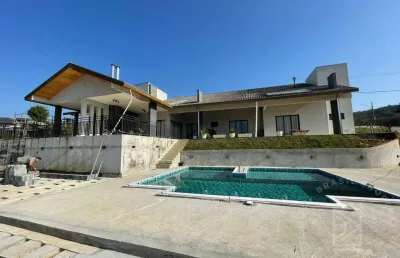 Casa térrea em condomínio fechado, 3 quartos sendo 1 suíte, 329m², jacareí.