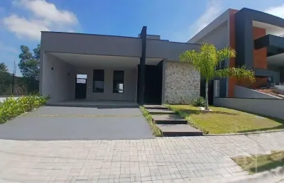 Casa em condomínio fechado, 3 suítes, 227m² com piscina e espaço gourmet