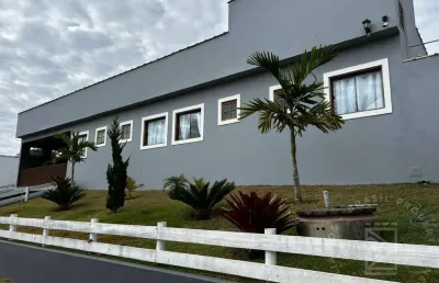 Casa de campo com 400m terreno com  4 suítes  em paraibuna sp