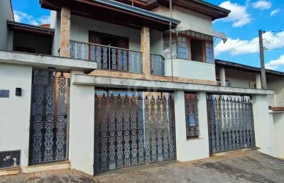 Casa com 4 quartos à venda na rua daniel peçanha de moraes, jardim salessi, itatiba, 258 m2 por r$ 700.000