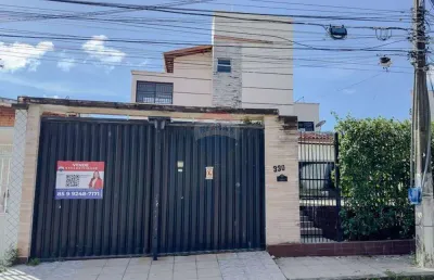 Casa triplex de alto padrão, com 4 suítes, ampla área de lazer, em frente ao centerbox
