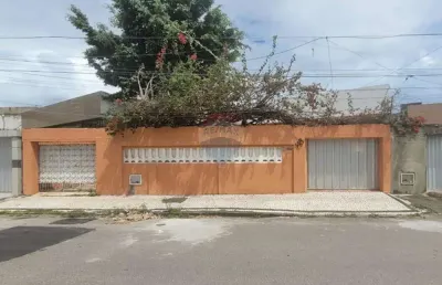 Casa plana no bairro jacarecanga - 3 quartos, próximo ao colégio dos bombeiros