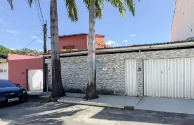 Casa plana, 288m², 4 quartos, quintal, deck com churrasqueira, nas cajazeiras, em fortaleza.