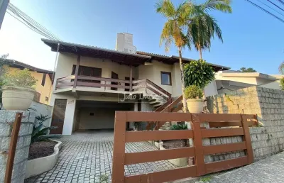 Casa com 8 quartos para alugar no Centro I, Brusque 