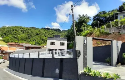 Casa com 4 quartos para alugar no Águas Claras, Brusque 