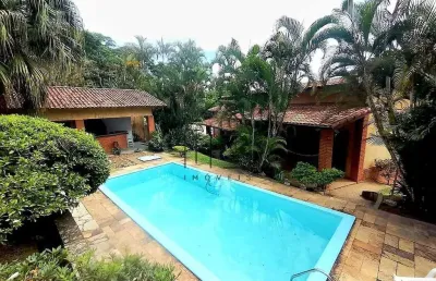 Linda casa à venda - 5 dormitórios sendo 3 suítes - 1.100m² de terreno e 500m² de área construída -