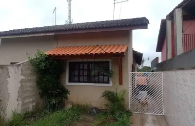 Casa para venda, 2 dormitórios, 75m2, com churrasqueira no condomínio  fechado caucaia 1 no bairro
