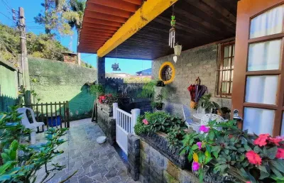 Oportunidade imperdível em teresóopolis / 3 casas em um só terreno com 640 m² com piscina e garagem