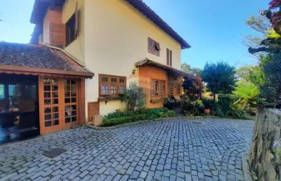 Locação de uma linda casa em condomínio no bairro quebra frascos teresópolis