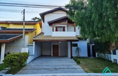 Luxuosa casa de 230m² em condomínio fechado - lazer, conforto e modernidade