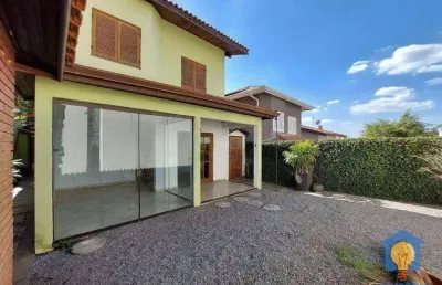 Casa à venda no condomínio fechado na granja viana.
