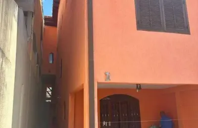 Casa bem conservada em cotia, duas casas com entradas separadas
