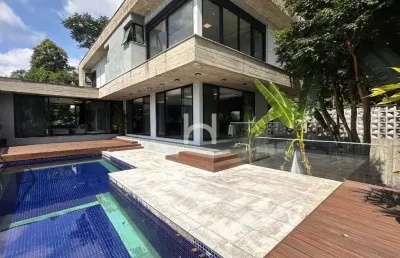 Imponente residência de 4 quartos na américa, joinville-sc: 3 suítes, 2 salas, 4 banheiros, 2 vagas e 670m². venha visitar!