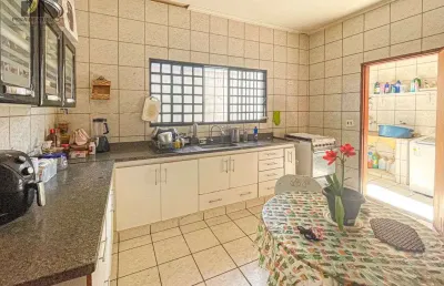 Casa com 3 quartos à venda na Rua Geraldo Sampaio, 355, Parque Baguaçu, Araçatuba