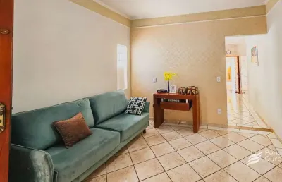 Casa espaçosa com 03 quartos à venda no bairro planalto