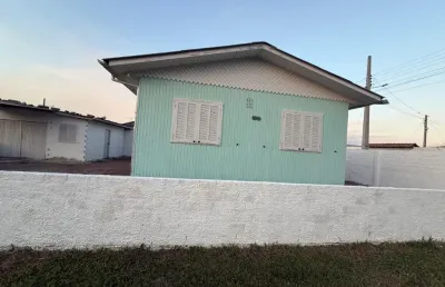 Casa mista de esquina contendo: 03 dormitórios 01 banheiro sala, cozinha, garagem  toda murada  escriturada  serve para ponto comercial
