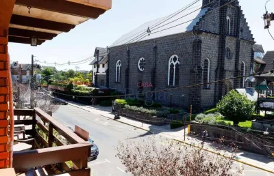Apartamento ao lado da igreja são pedro, em gramado/rs!