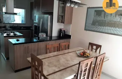 Sobrado com 3 suites na vila rio branco, toda reformada, com vaga para 4 carros, com móveis planejados.
