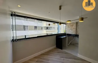 Apartamento padrão em alphaville 1, com 2 suites, reformado, no alphaclass, confira!