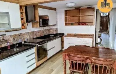 Casa padrão em piatã, proximo da praia, com 2 suites, com vaga, dentro de condominio.