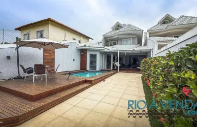 Linda casa moderna à venda na região mais luxuosa da barra da tijuca