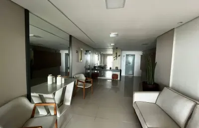 Desfrute da vista para o mar: apartamento com uma das maiores sacadas da cidade