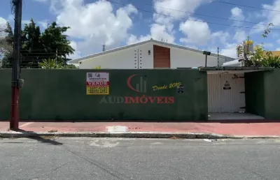 Casa de esquina no bairro joaquim távora.ideal para clínicas, farmácia, e comércio em geral.