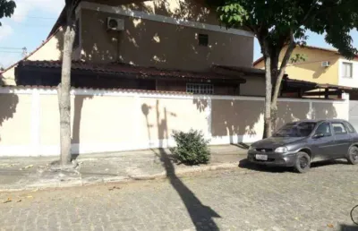Casa dúplex de 3 quartos de esquina/ bairro manoela.