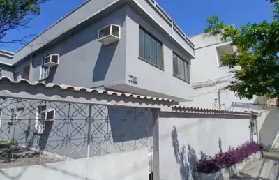 Excelente prédio de 2 andares com 4 apartamentos, com ótima localização!