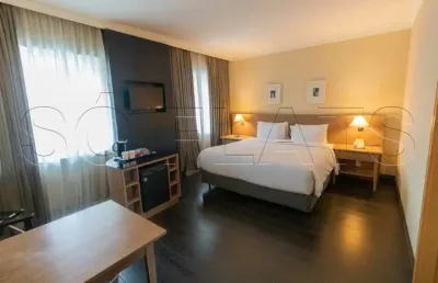 Flat no radisson berrini disponivel para locação com 29m² contendo 1 dormitório e 1 vaga de garagem.