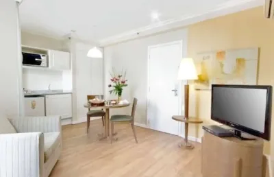 Apartamento mobiliado nos jardins disponível à venda.