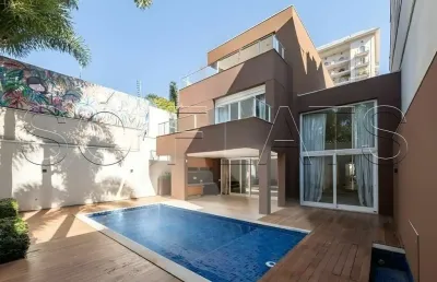 Casa para locação na rua henrique martins, com 495m², 03 suítes e 03 vagas de garagem.