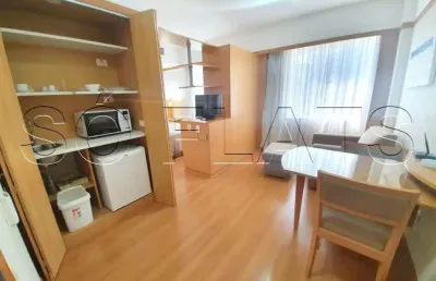 Flat em andar alto, arejado, muito bem mobiliado para locação nos jardins.