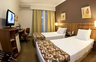 Flat com 1 quarto para alugar na Avenida Sabiá, 825, Moema, São Paulo