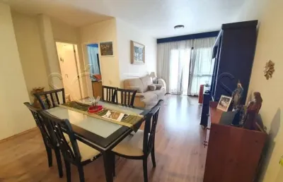 Flat para locação mobiliado com  2 excelentes dormitórios, andar alto, sala e suíte avarandadas.