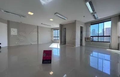 Edifício portal trade center, sala comercial disponível para locação contendo 50m² e 2 vagas.