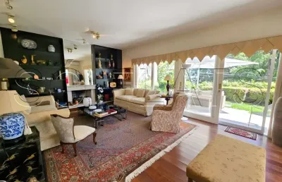Casa alto padrão disponível para venda no morumbi, com 589m², 4 dormitórios e 4 vagas
