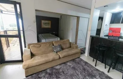 Flat disponível para locação no q.i ao lado da avenida e shopping ibirapuera, ótima localização.