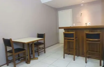Flat  a duas quadras da paulista, na parte mais arborizada dos jardins.